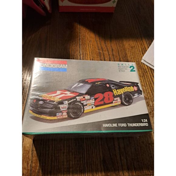 Vintage 1991 Monogram Davy Allison Ford Thunderbird NASCAR Model Race Car Kit - Picture 1 of 5